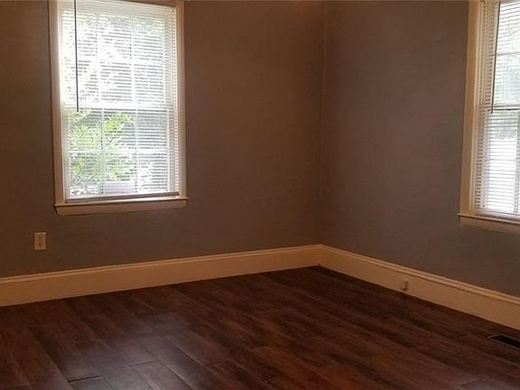 5th image of 104 Scott Ave