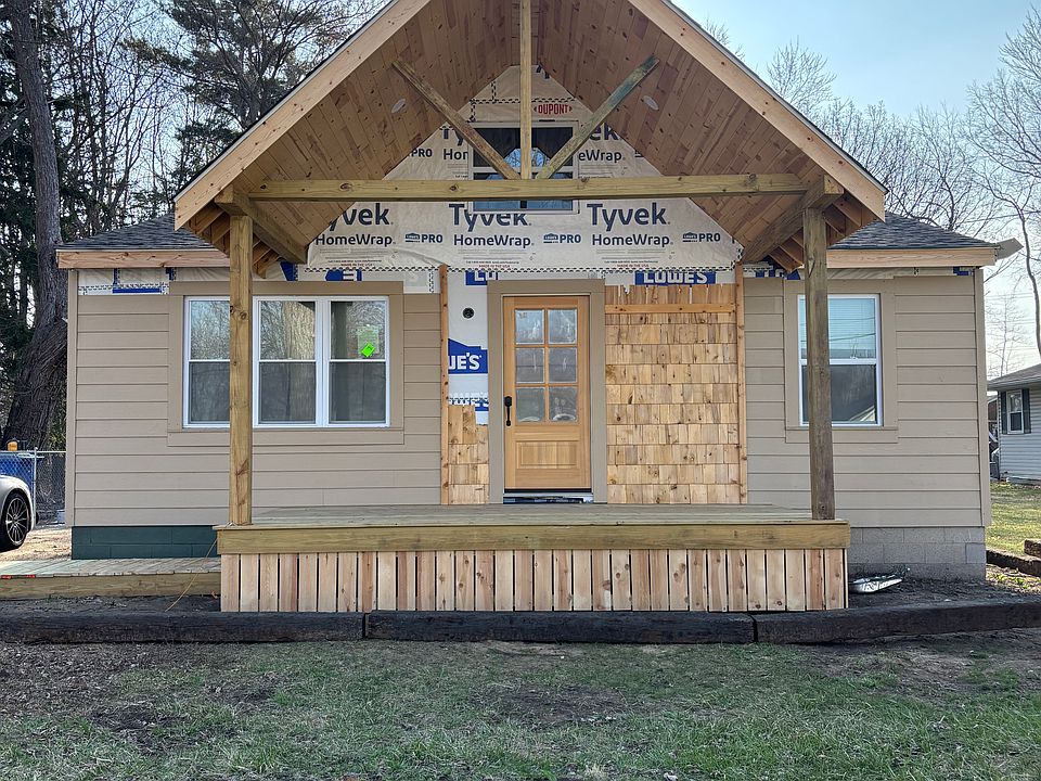 2nd image of 1684 Meadow Dr