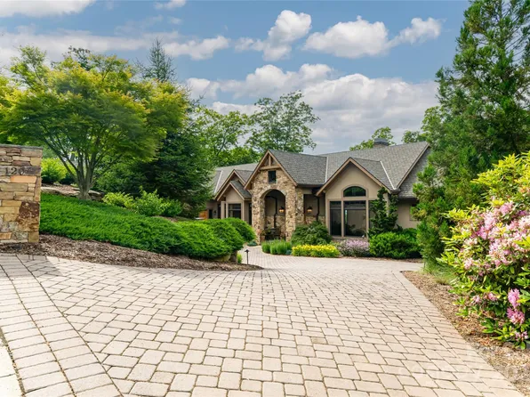 120 Summit Tower Cir, Asheville, NC 28804
