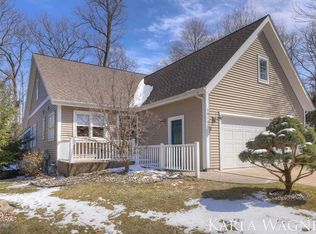 19102 Ravine Ridge Rd, Spring Lake, MI 49456