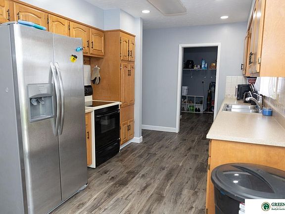 5th image of 6 N Circle Dr