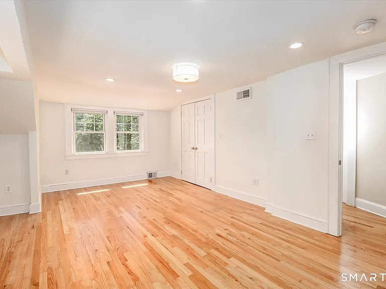 25 Maplewood Ave — Photo 22