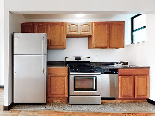 3rd image of 115 W 113th St APT 5A