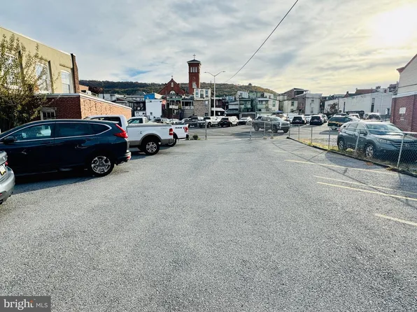 132 Cedar St, Reading, PA 19601