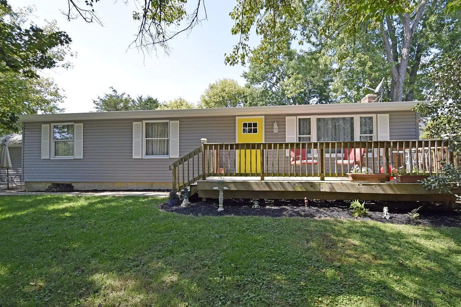8711 Lilly Dr photo 1