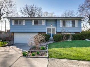 760 Devonshire Dr, Des Plaines, IL 60018