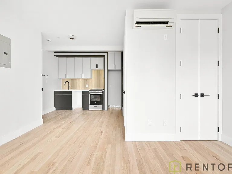 22 Frost St #405 — Photo 5