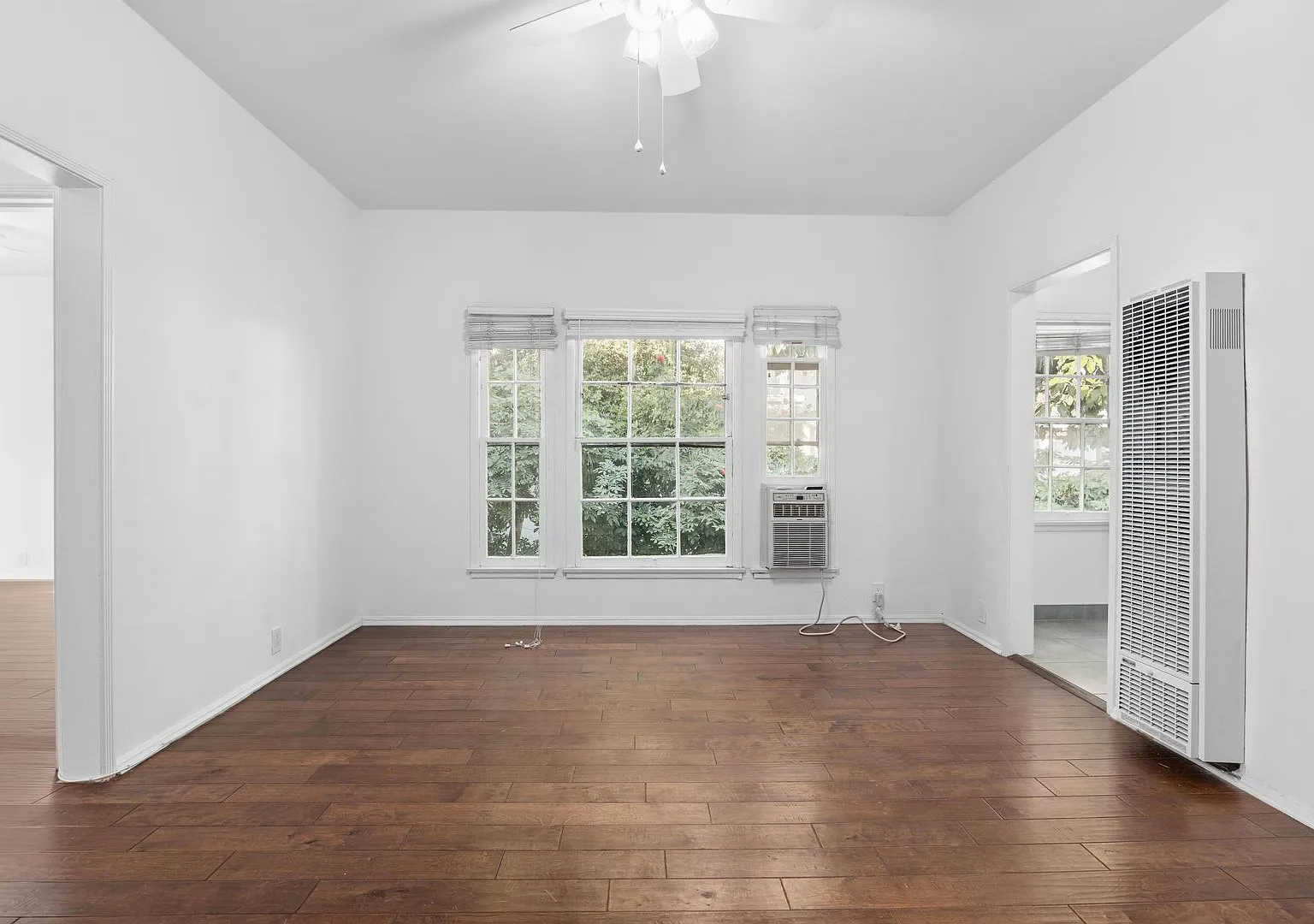963 N. Doheny Dr. — Photo 3