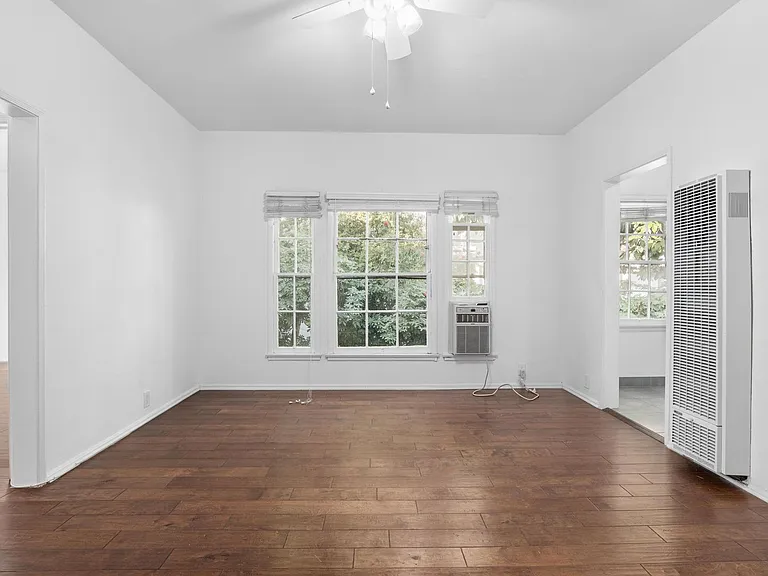 963 N Doheny Dr — Photo 17