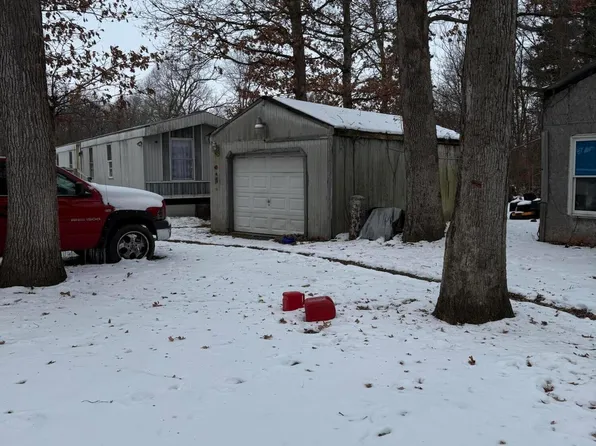 4290 Winesap Ln, Wheatfield, IN 46392