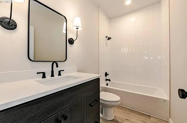3923 SE 54th Ave #101 — Photo 8