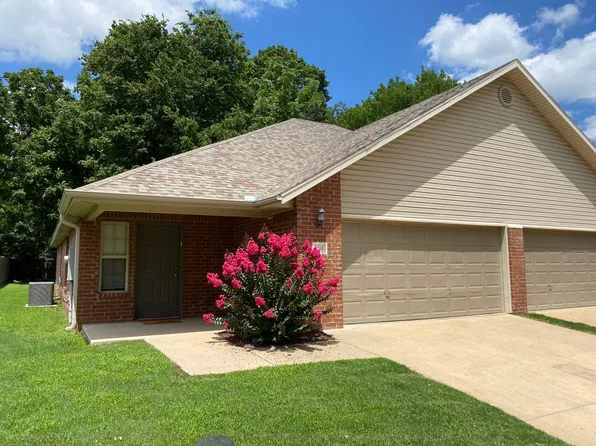 2368 W Skyler Dr, Fayetteville, AR 72703