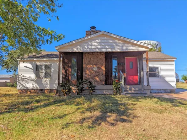 408 S 17th St, Clinton, OK 73601