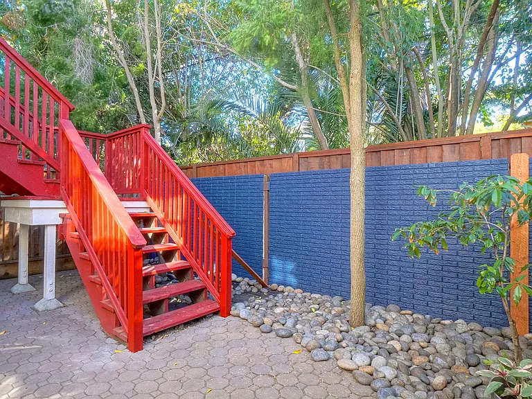 558 Driscoll Pl — Photo 33