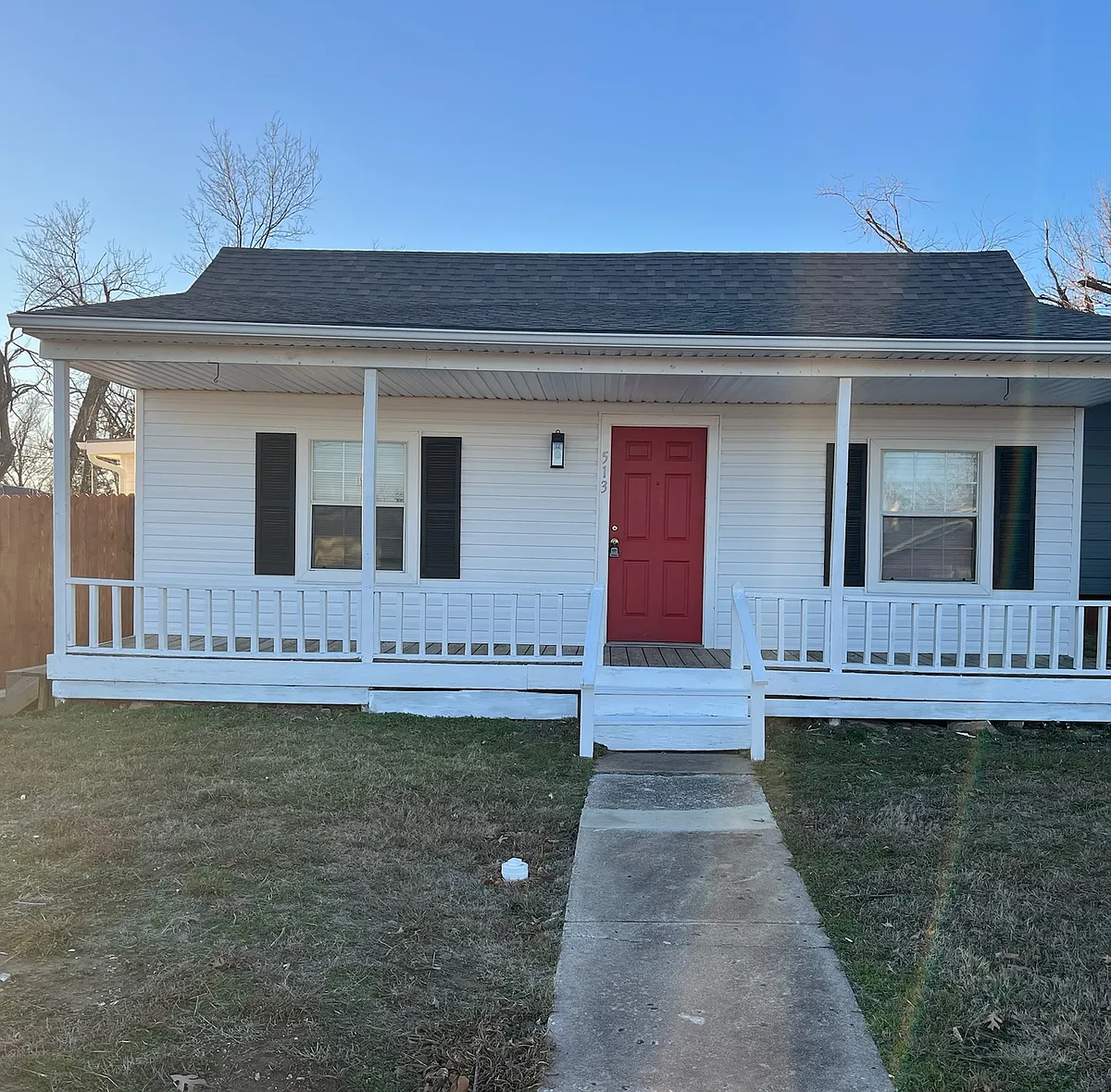 Building Photo - 513 N Lavira Ave