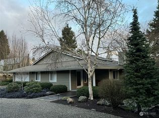 8404 NE Lightmoor Ct, Bainbridge Island, WA 98110