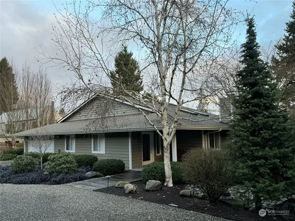 8404 NE Lightmoor Court, Bainbridge Island, WA 98110