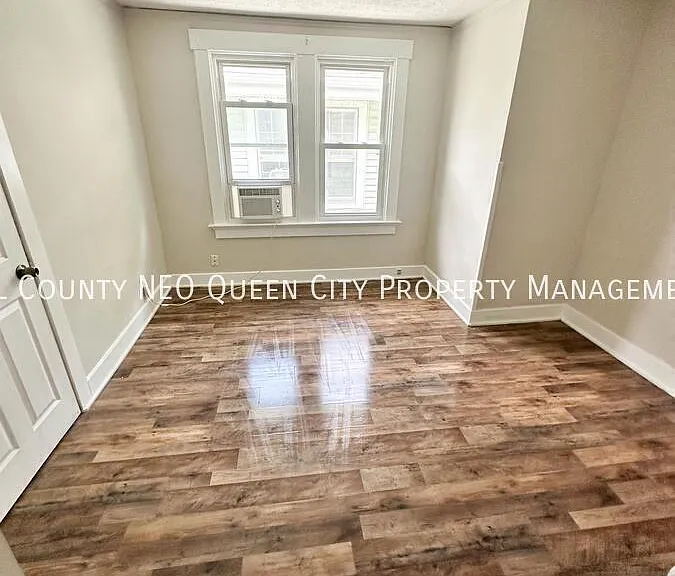 220 Cambridge Ave — Photo 3