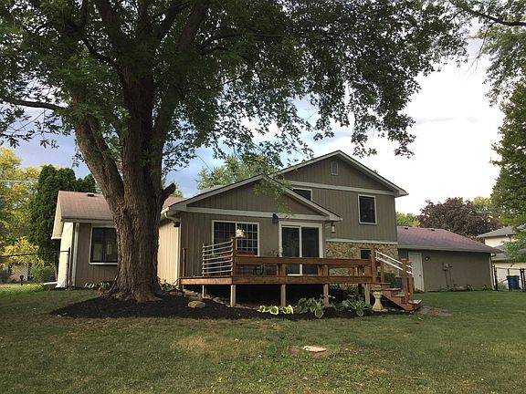 Large deck with built-in benches