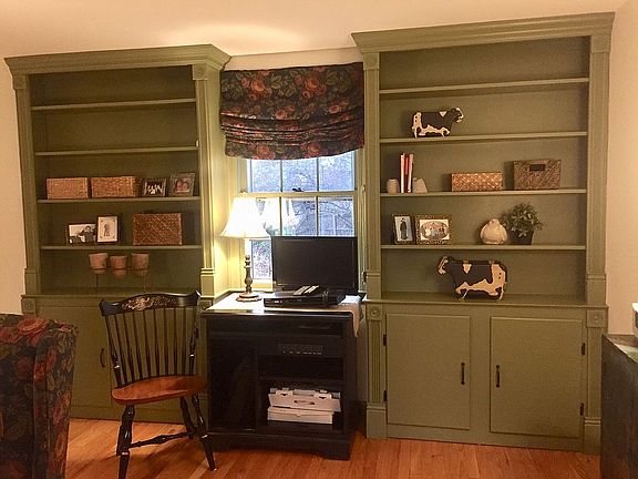 Living Rm built in shelving