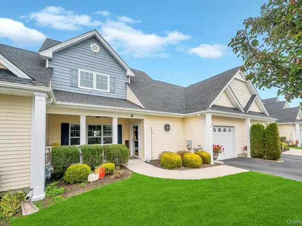 4 Haverton Court, Riverhead, NY 11901