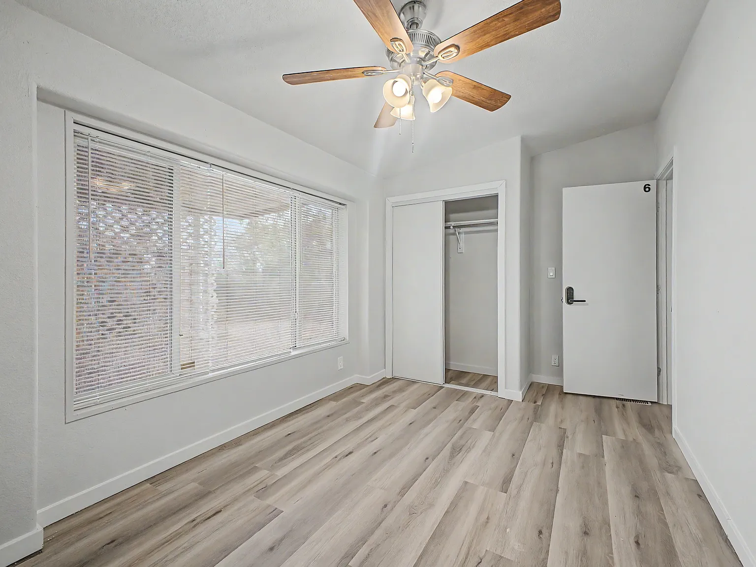 6 bed, 1666 sqft, $600 — Photo 2