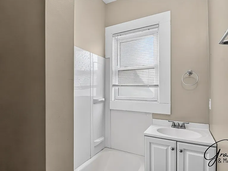 1943 W Bethune - 1943 Rock City LLC — Photo 10
