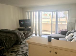 17311 Castellammare Dr APT 2B, Pacific Palisades, CA 90272