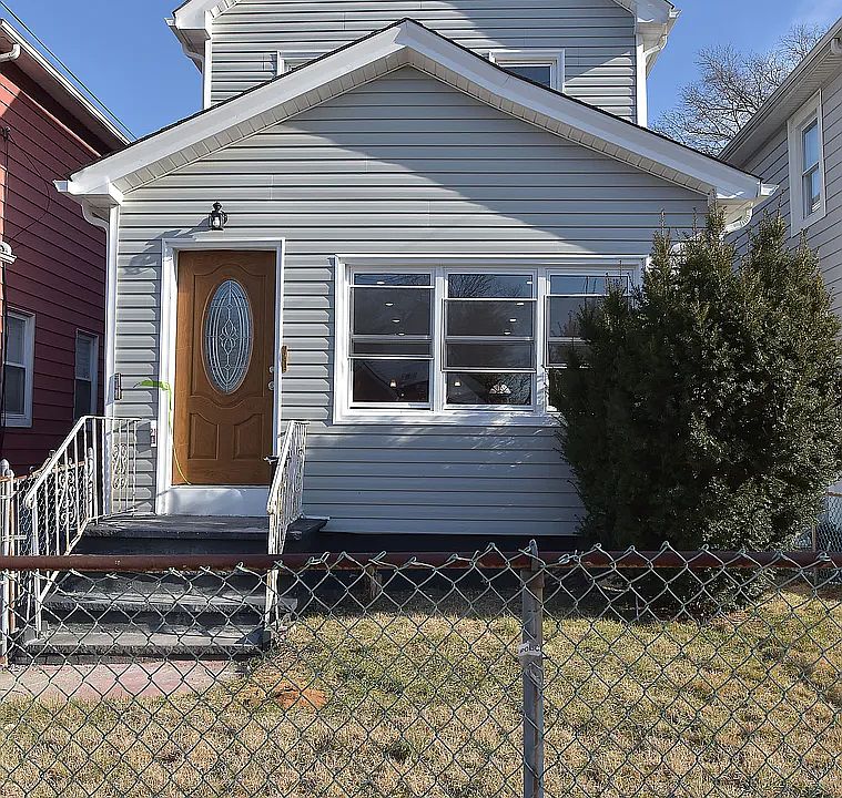 1st image of 11817 218th St