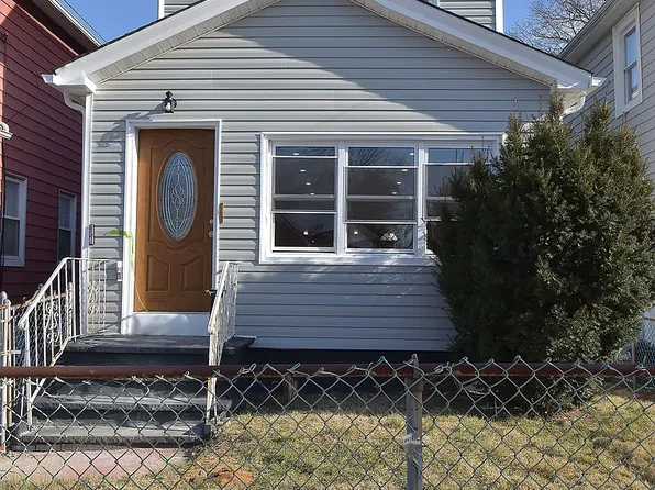 11817 218th St, Cambria Heights, NY 11411