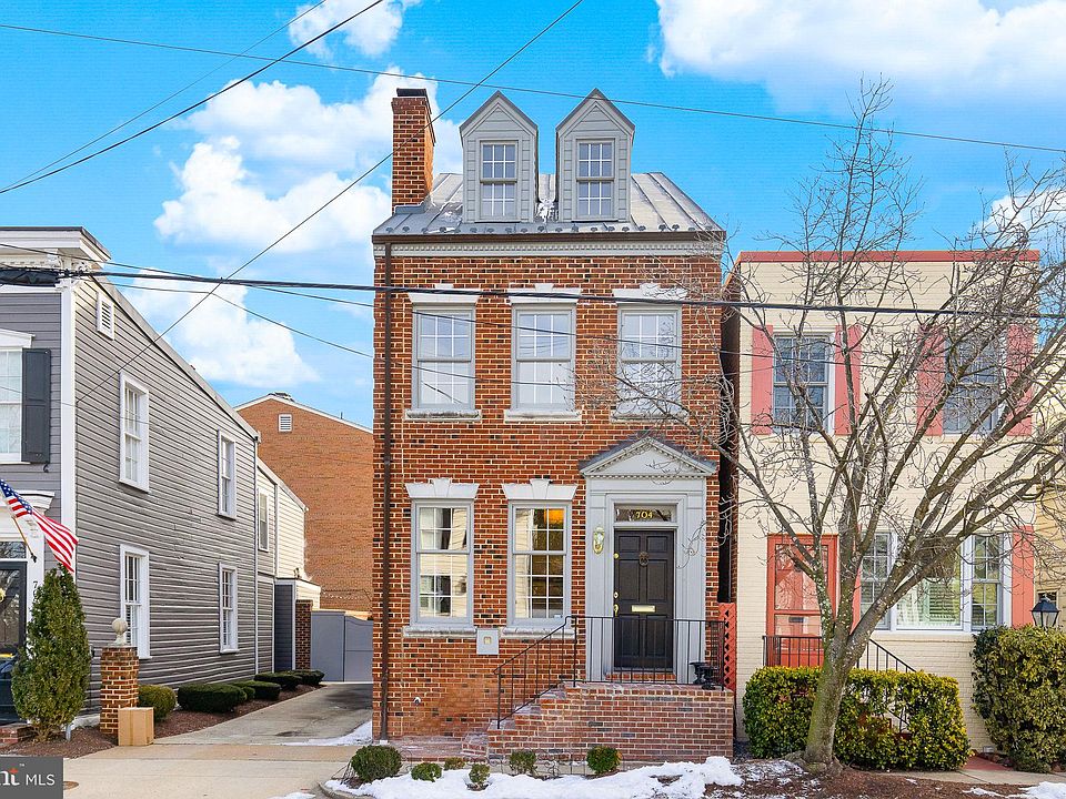 1st image of 704 S Fairfax St