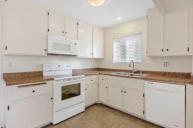 3083 Madison Ave — Photo 3