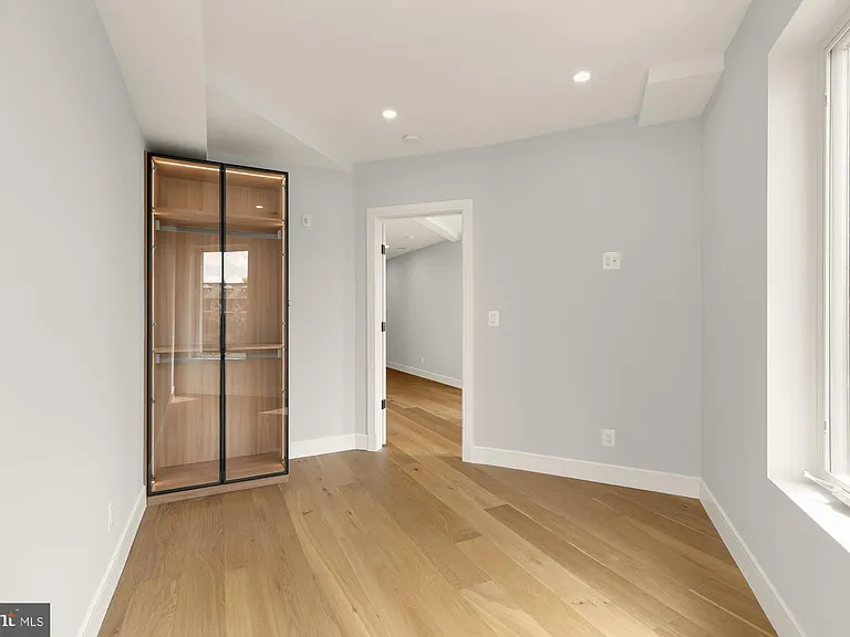 3215 Mount Pleasant St NW #203 — Photo 12
