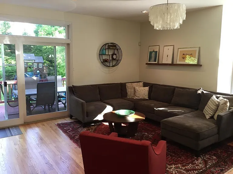 27 Tanglewood Rd — Photo 3