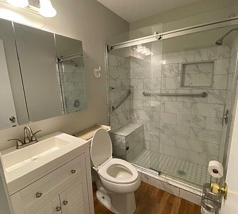 3rd image of 409 Leggett St E