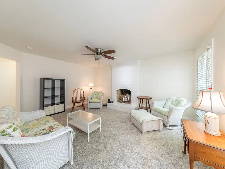 308 The Maine W — Photo 2