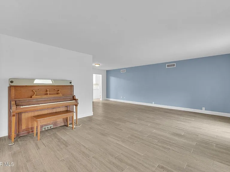19004 Bremerton Dr — Photo 41