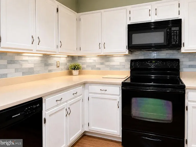 605 Shropshire Dr — Photo 2