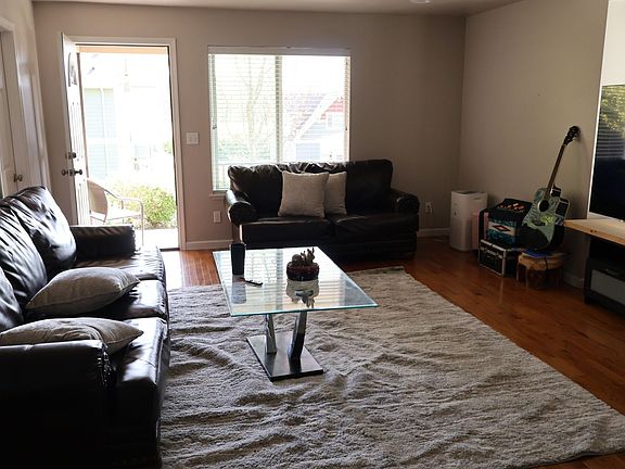 5th image of 2114 S Fruitland