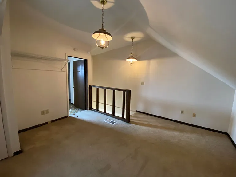 E Livingston Ave 221-223 GVTH — Photo 8