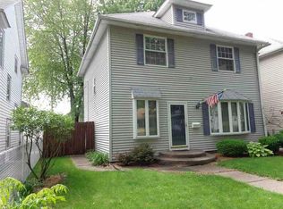 1913 3rd St #1, Moline, IL 61265