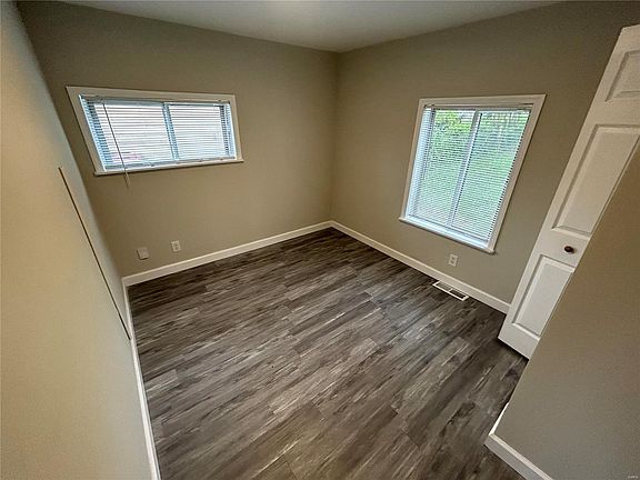 4th image of 262 Buddie Ave