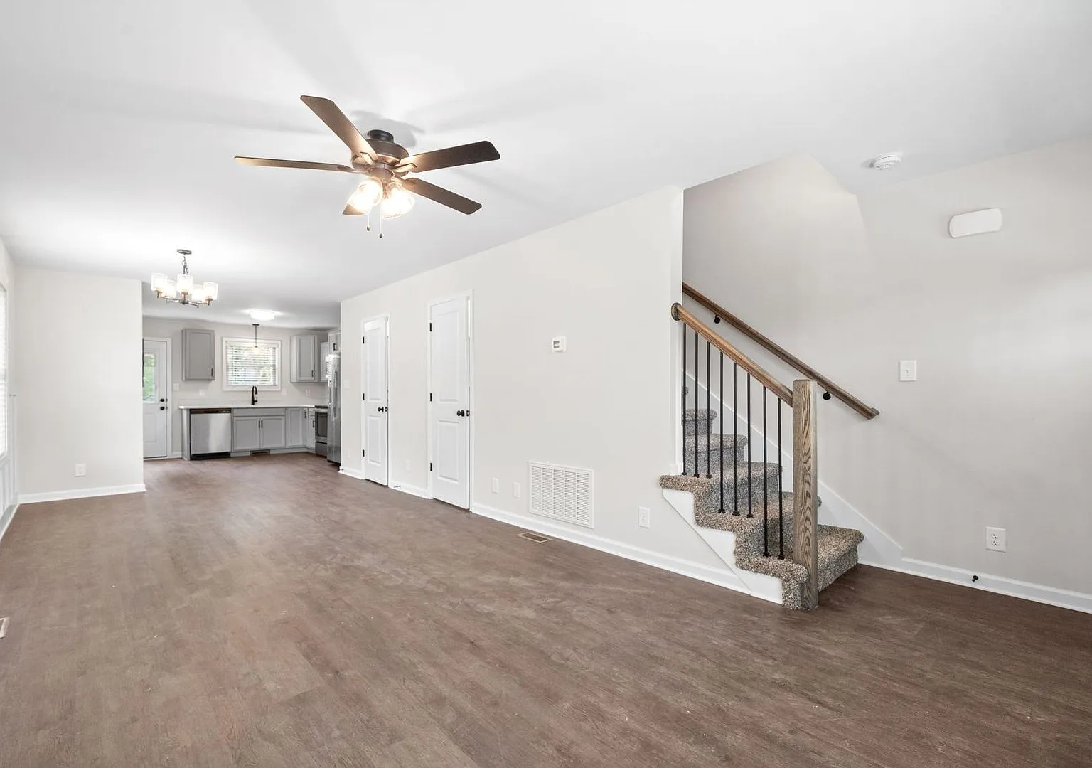 Greenwood Ave - 925 — Photo 3