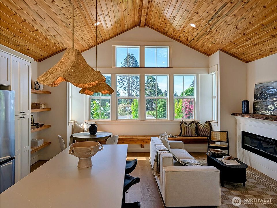 2nd image of 6006 49th Avenue SW