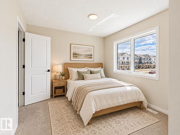 4th image of 1100 McLeod Ave