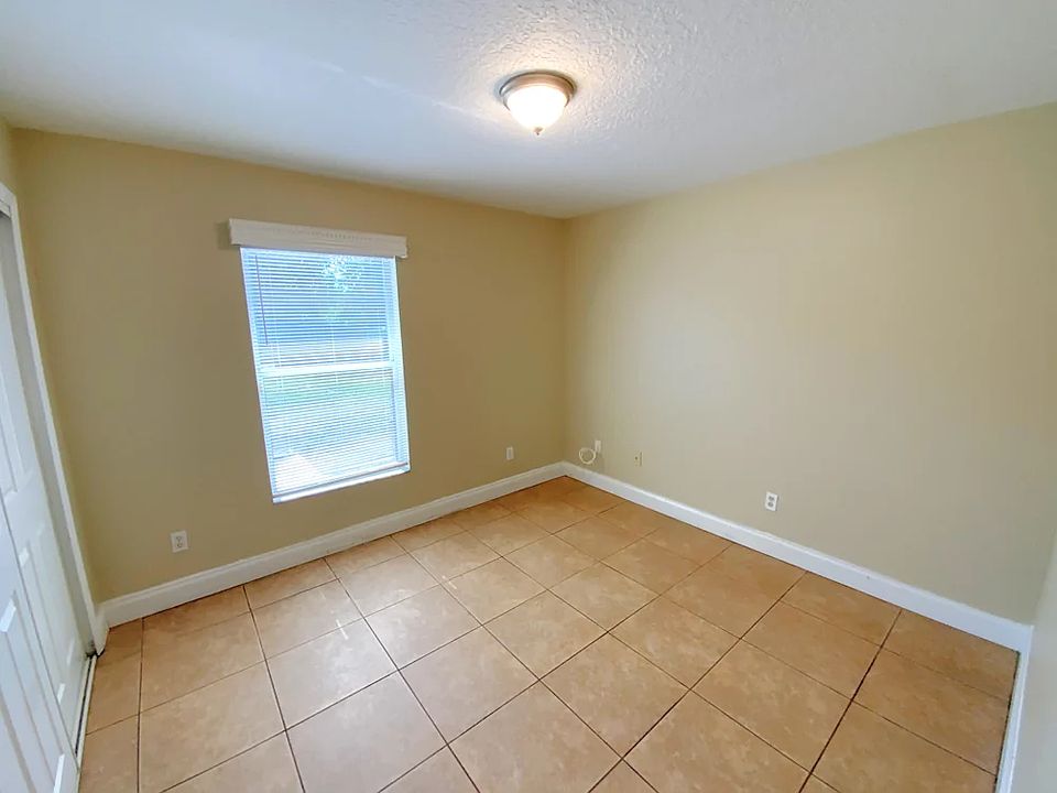 1st image of 1088 Courtland Blvd