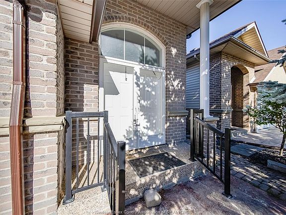 3rd image of 1559 Chateau Ave