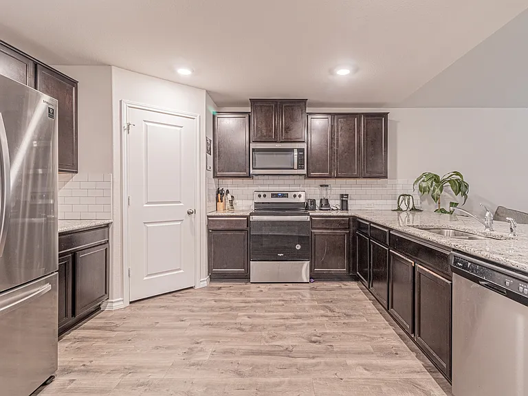 7019 Capella Cir — Photo 6
