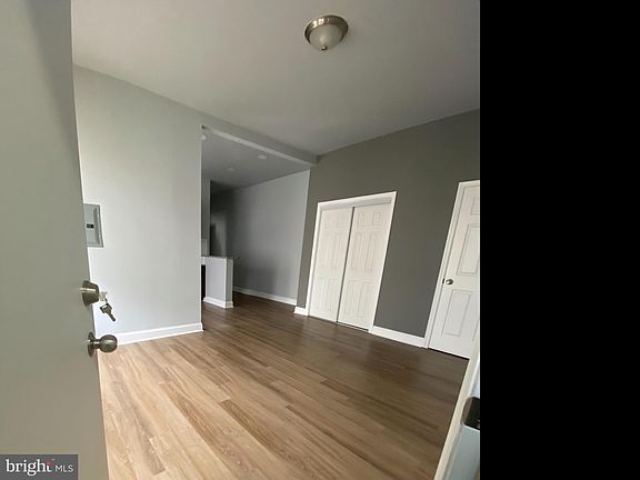4th image of 1633 W Oxford St