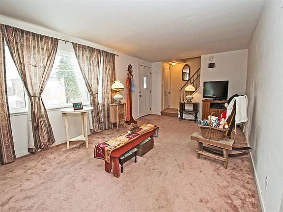 3rd image of 128 Gardenia Dr